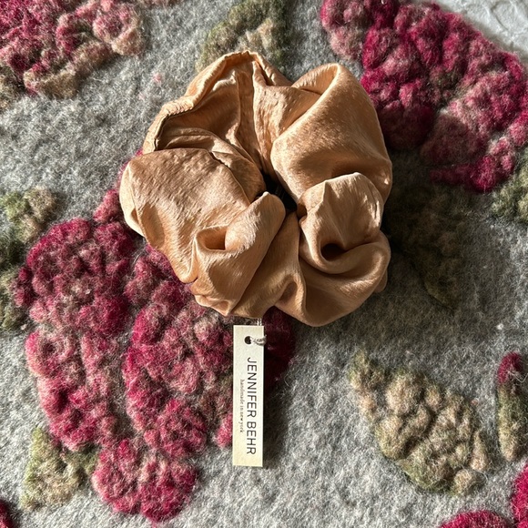 Jennifer Behr Silk Pink Scrunchie - Picture 1 of 2